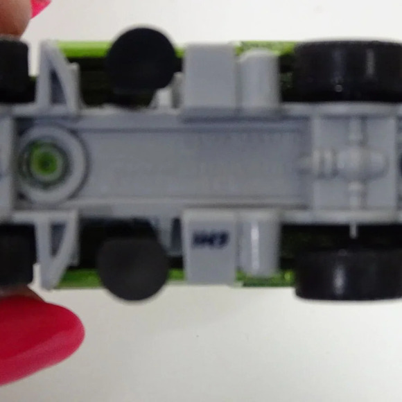 Mattel Matchbox 2009 MBX Street Cleaner City Services Toy Truck Realistic - Picture 6 of 6